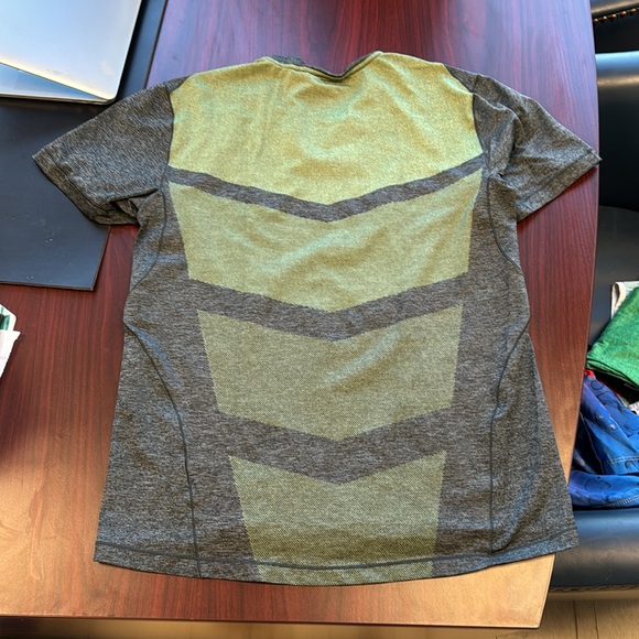 Men’s Nike dri fit men’s medium tee - Picture 3 of 3